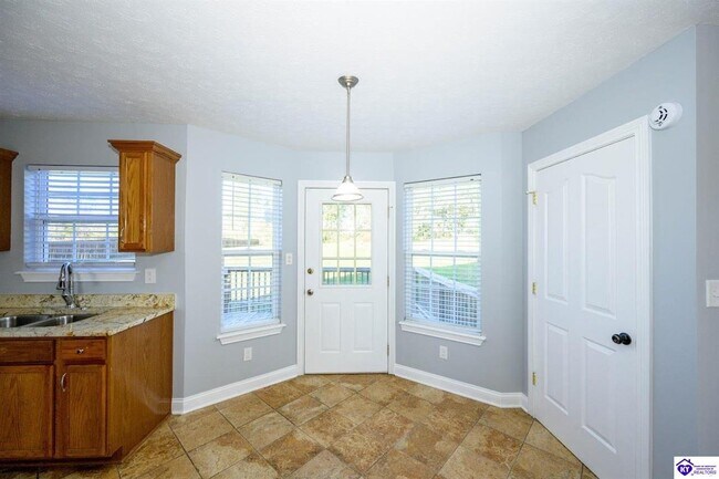 Building Photo - 611 Flushing Meadows Dr