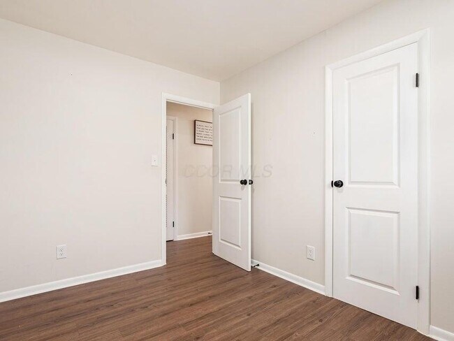 Building Photo - 1543 S Hamilton Rd