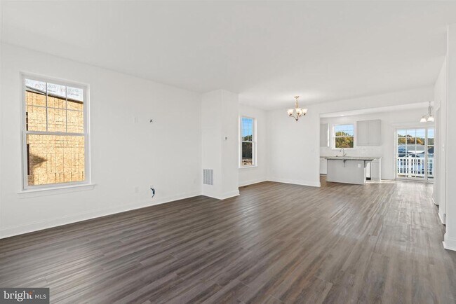 Building Photo - 985 Lorewood Grove Rd