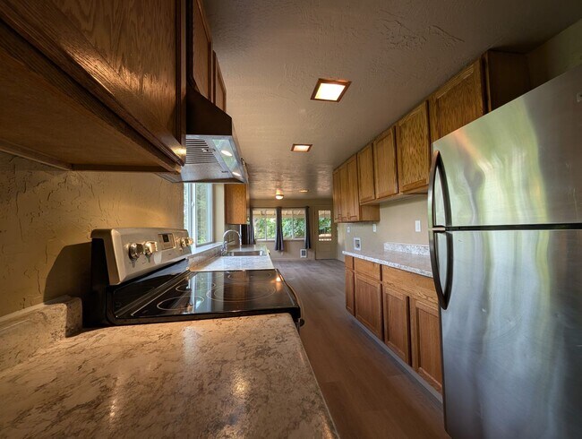 Building Photo - Great 3 bed/1bath home in Springfield!