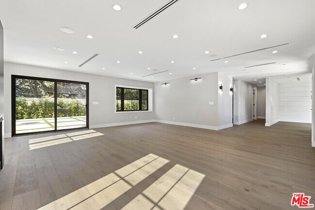 Building Photo - 4919 Noeline Ave