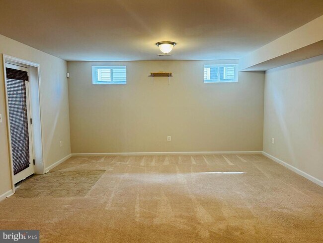 Building Photo - 454 Coastal Ave