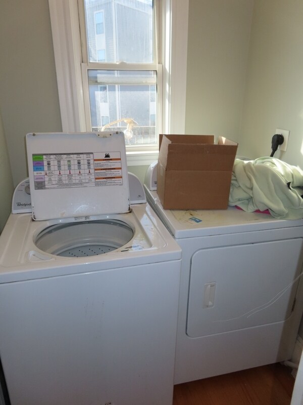 Building Photo - 247 Boston St