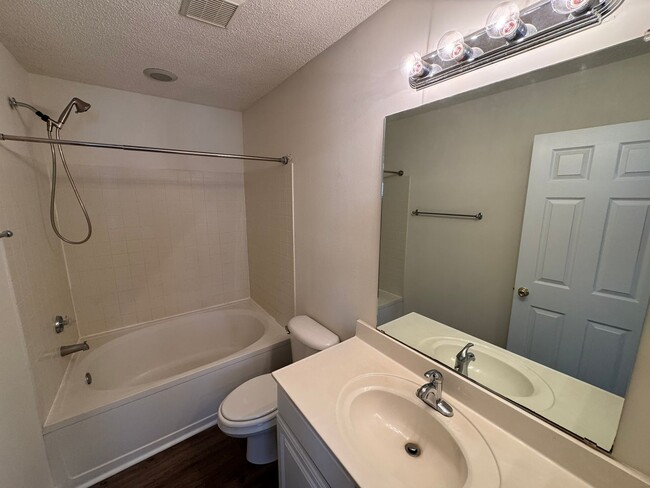 Building Photo - 8419 Southgate Commons Dr
