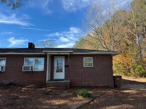 Building Photo - Two Bedroom Duplex in Lincolnton