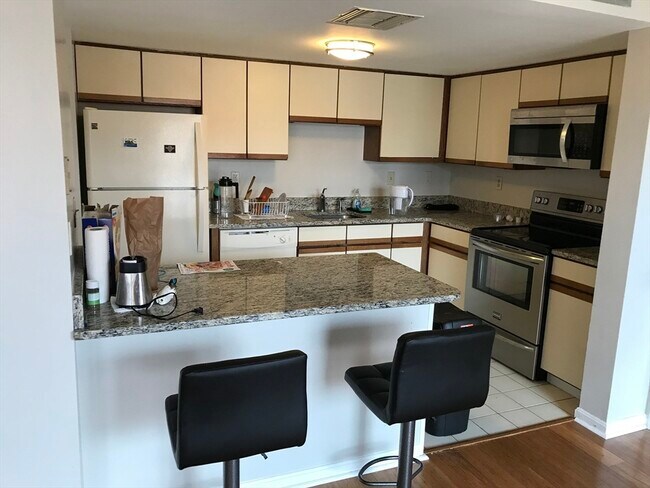 Building Photo - 85 Brainerd Rd