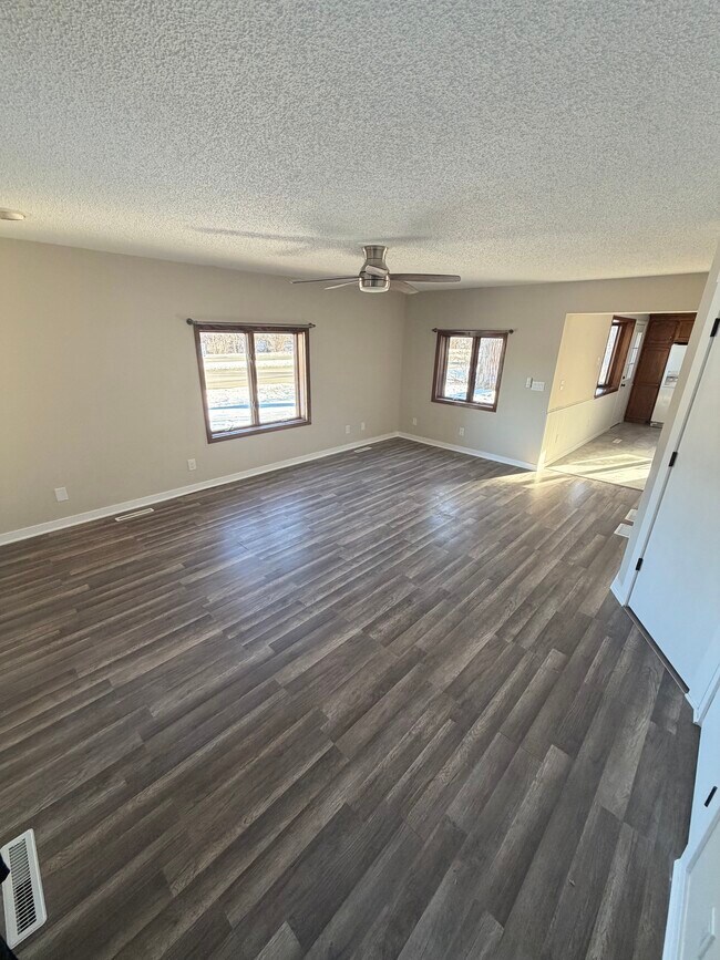 Building Photo - 7431 Lake Dr