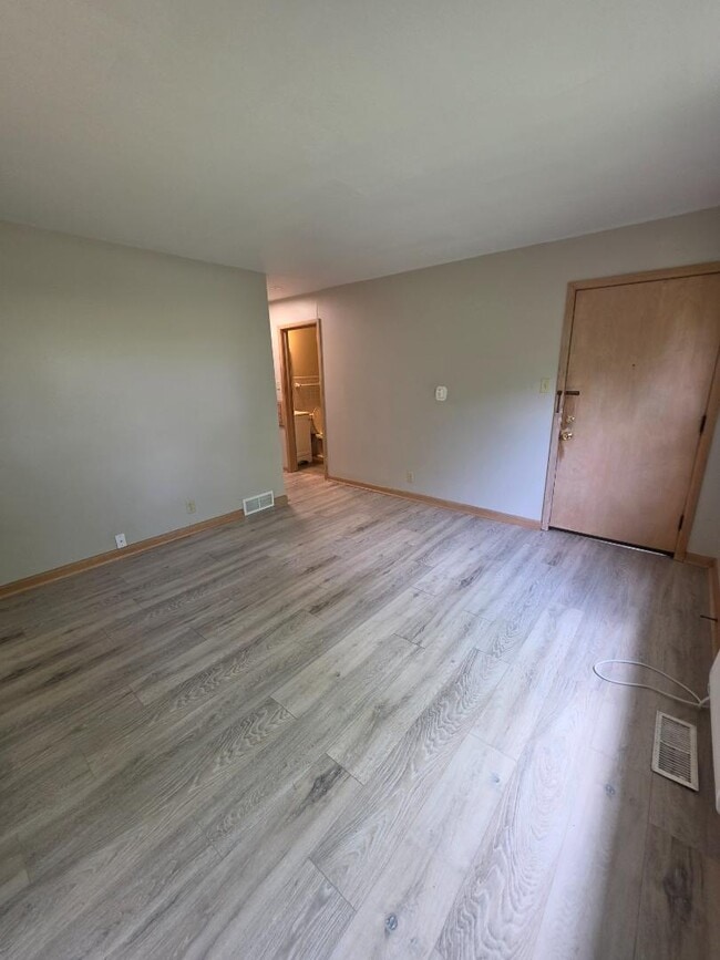Building Photo - 1214 S 77th St