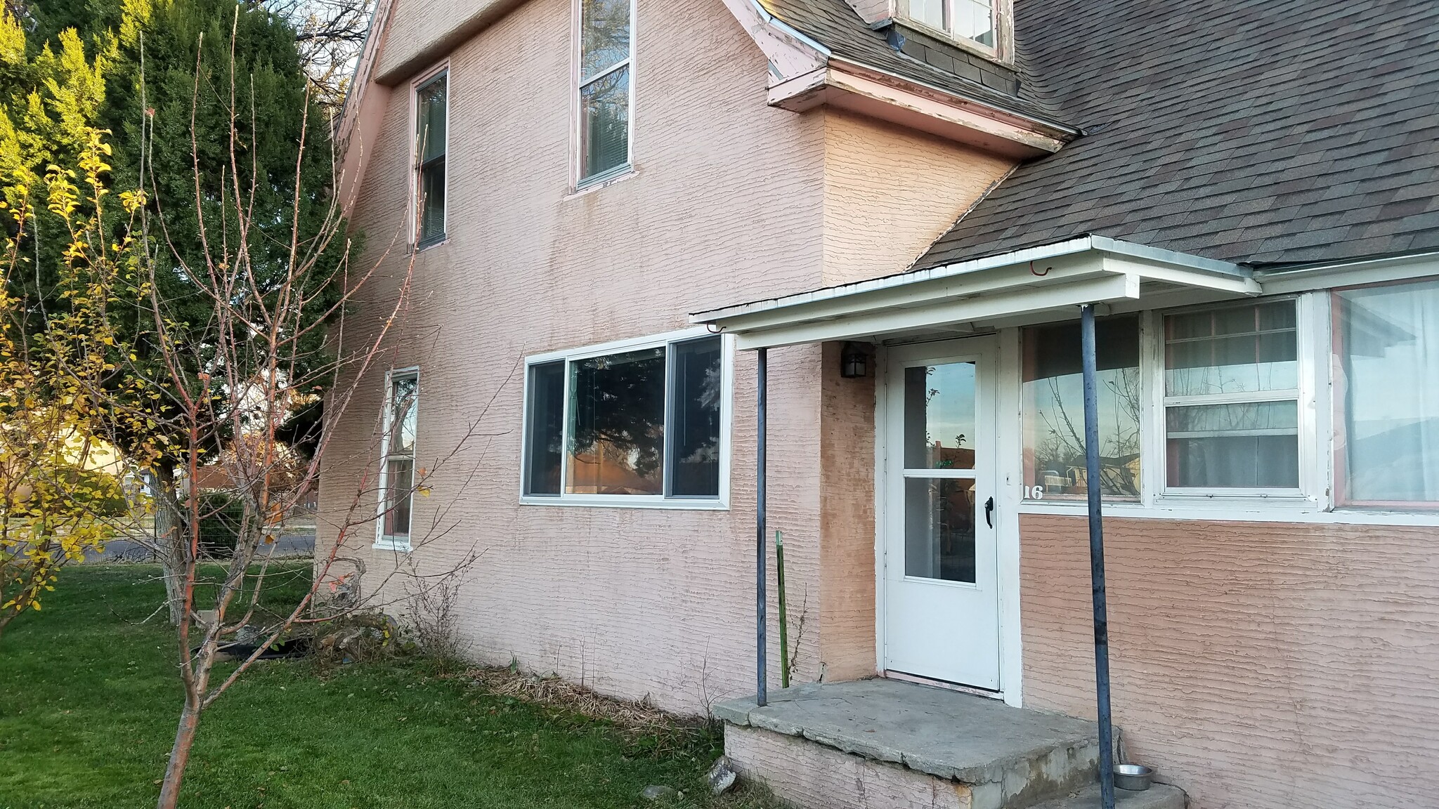 Front entrance - 16 E 5th St