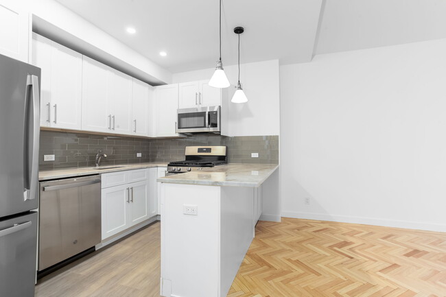 Building Photo - 188 E 70th St