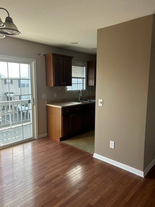 Building Photo - 2121 S Greenwood Dr