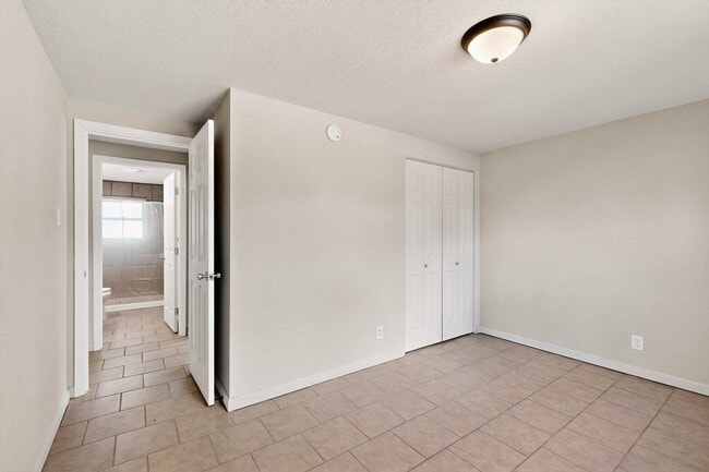 Building Photo - NE 3 bedroom 1 bath 1348/sf
