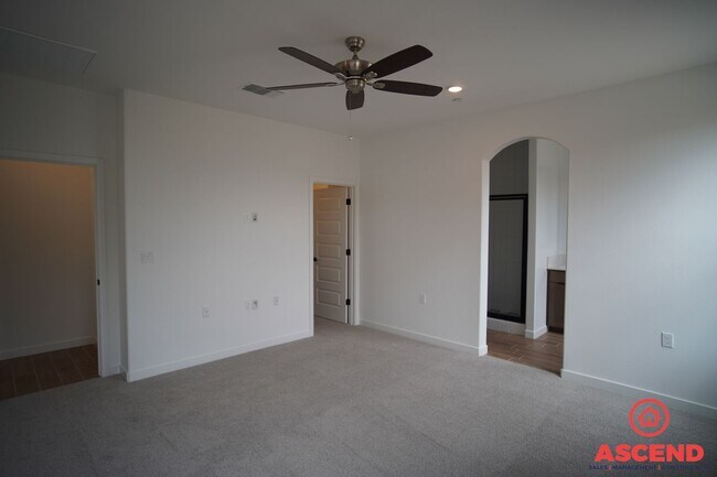 Building Photo - Stunning Home Off of Gosford and McCutchen!