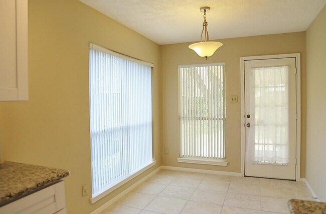 Building Photo - 2323 Manorwood St