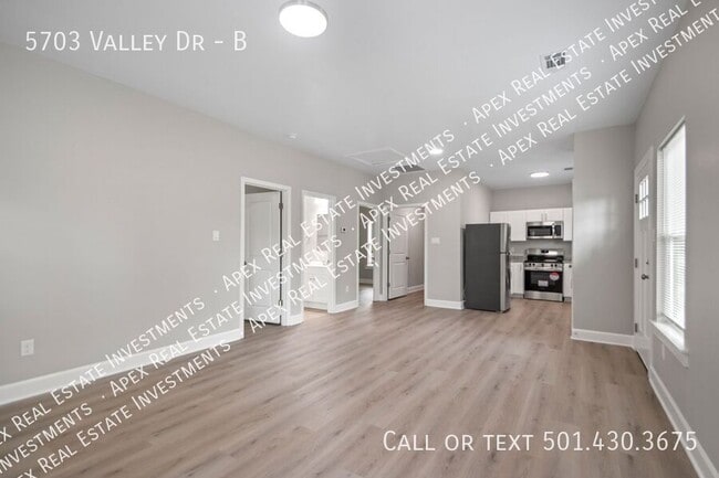 Building Photo - 5703 Valley Dr