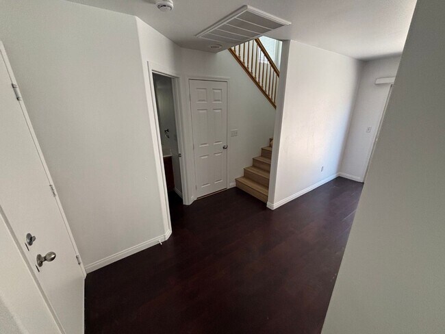 Building Photo - Charming 3-Bedroom Home with Modern Comfor...