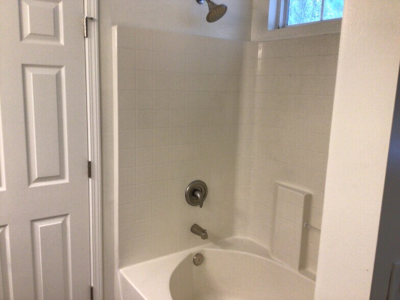 Building Photo - 126 Aquinnah Dr