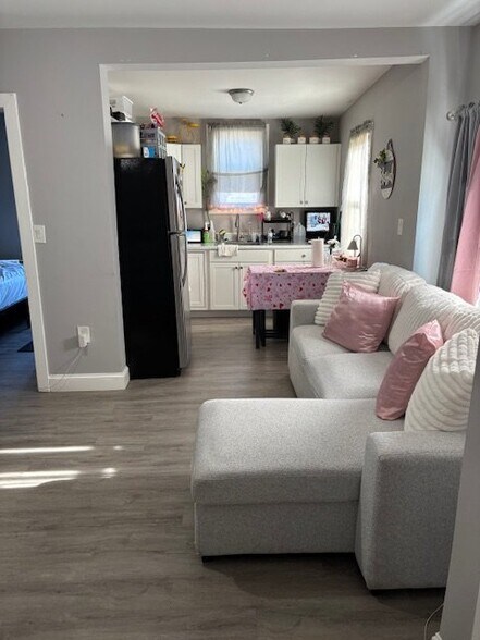 Building Photo - 408 Cass Ave