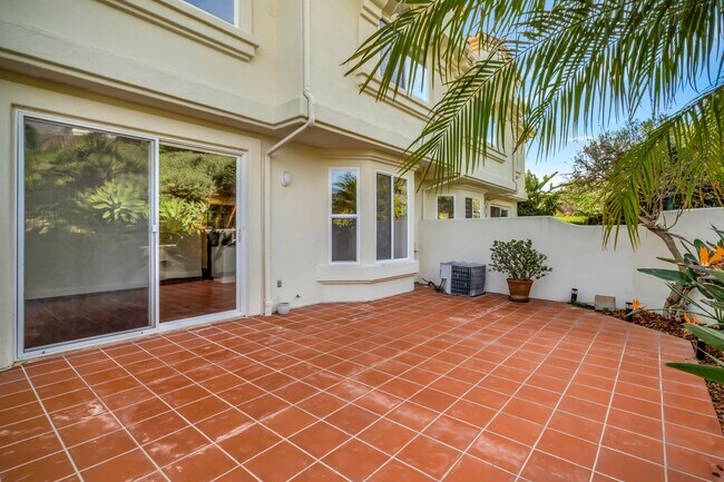 Building Photo - 6463 Zuma View Pl