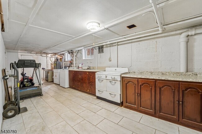 Building Photo - 1030 Jassamine Way