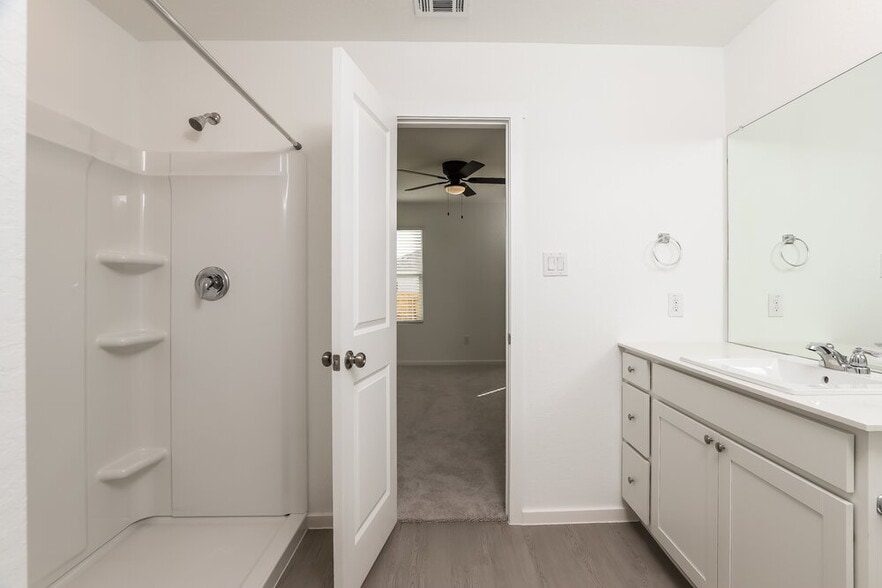 Building Photo - 2210 Burnet Rose