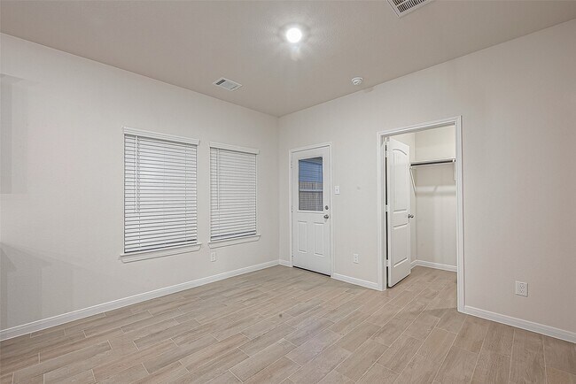 Building Photo - 8014 Fijian Cypress Dr