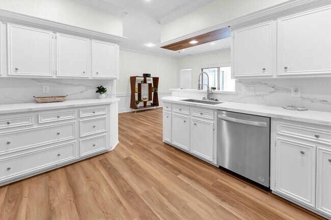 Building Photo - 6603 Pauma Dr