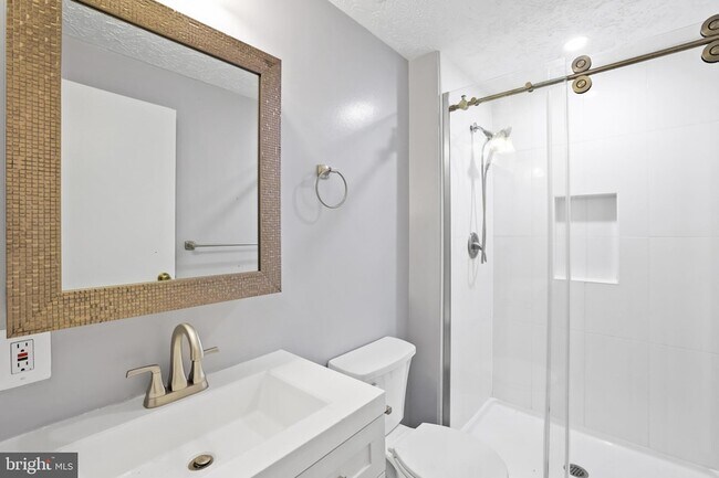 Building Photo - 2916 Bridgehampton Ct