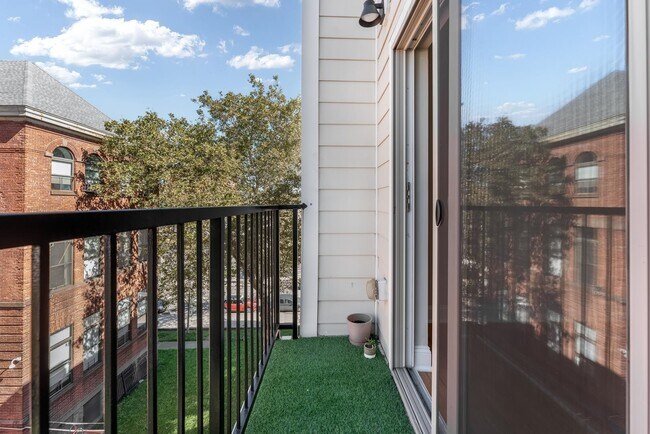 Building Photo - 65-67 Storms Ave