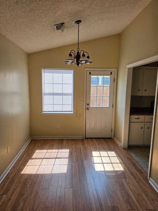 Building Photo - 620 Honey Ridge Ln