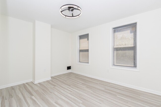 Building Photo - 2711 Oakford St