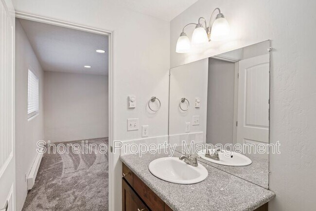 Building Photo - 2110 Brittany Ln