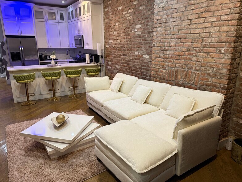 Building Photo - 1893 Pacific St