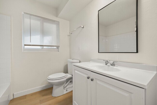 Building Photo - Completely Refurbished 3 Bedroom 2 bath with Florida Room Large backyard