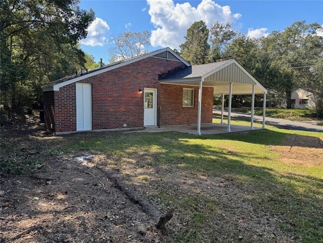 Building Photo - 401 Elmwood Dr