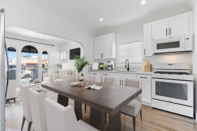 Building Photo - 2832 12th Ave