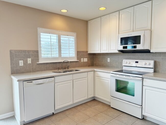 Building Photo - 32 Islander Cir