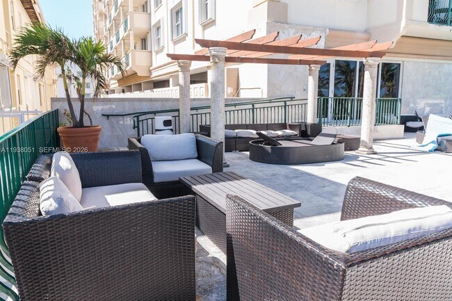 Building Photo - 9195 Collins Ave