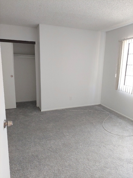 Building Photo - 6400 Kraft Ave