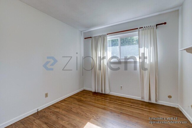 Building Photo - 950 Pecan Pl