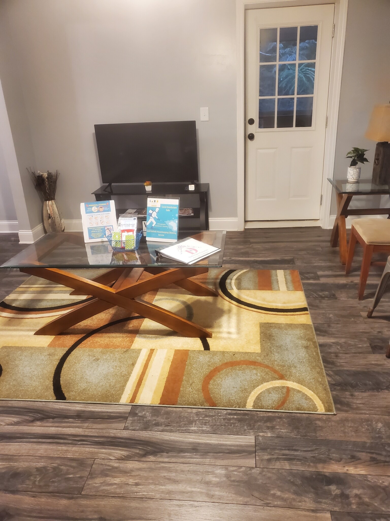 Living room - 818 Lee Andrews Ave SE