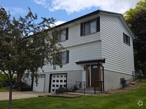 Building Photo - 3 bedroom Mukwonago townhome