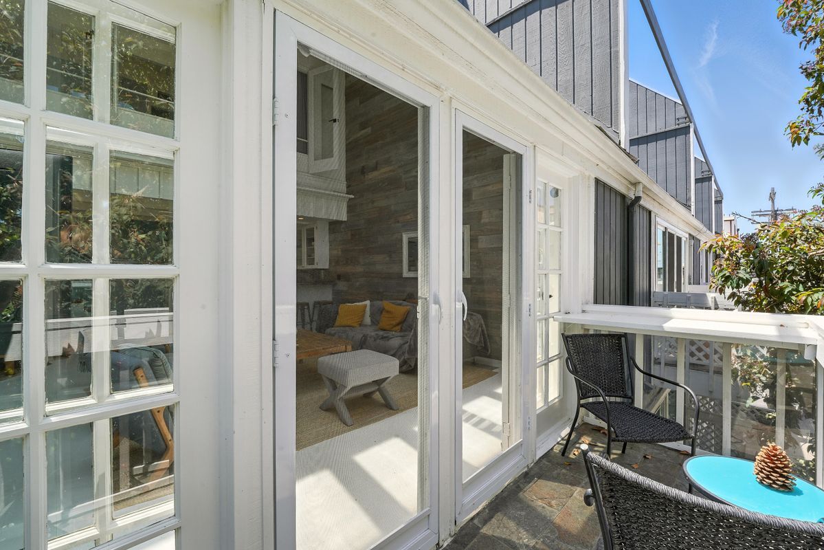 Building Photo - 33 Reef St