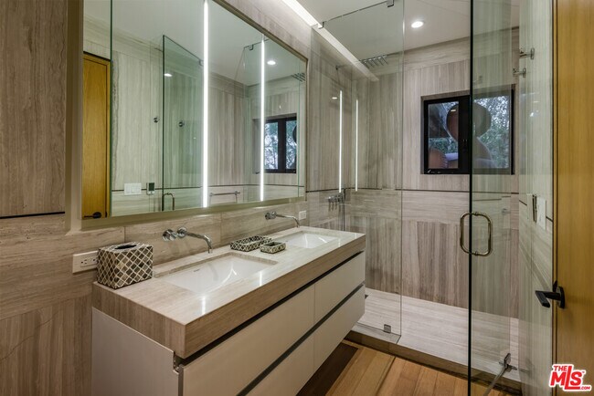 Building Photo - 1120 El Retiro Way