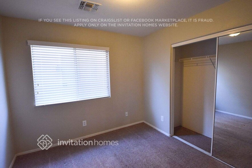 Building Photo - 5409 S 7th Dr