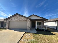 Building Photo - Spacious 4BR Home Near Tuscaloosa w/ 2-Car Garage, Covered Patio & Fenced Yard