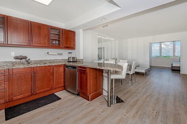 Building Photo - 2301 Collins Ave