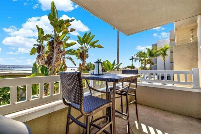 Building Photo - 1 Bed/1 Bath Crown Point Condo with Bay Views