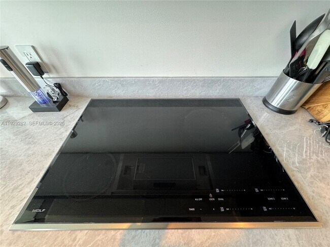 Building Photo - 1451 Brickell Ave