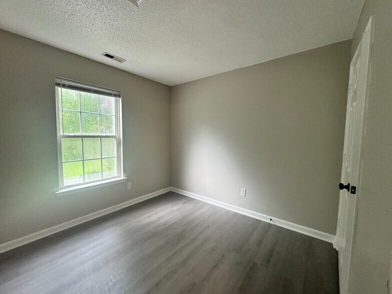 Building Photo - Room in House on Feldspar Way